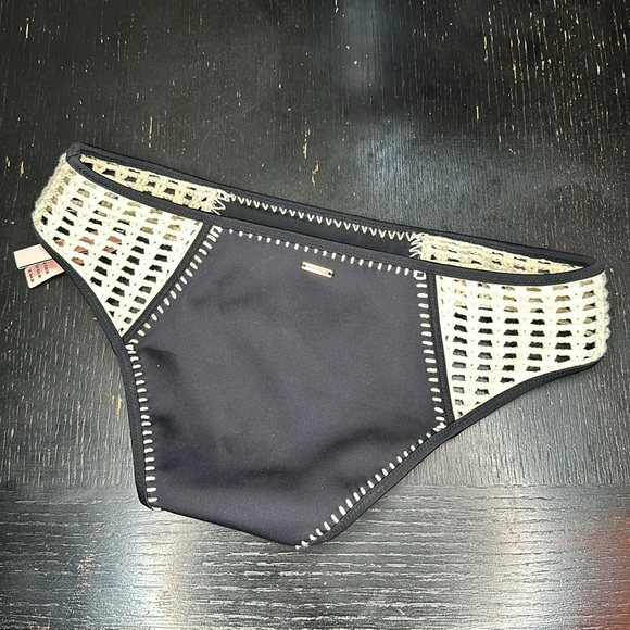 NWT VS Swim The Surf Crochet Trim Classic Hipster Bikini Bottom Black Womens S/P - Picture 2 of 3